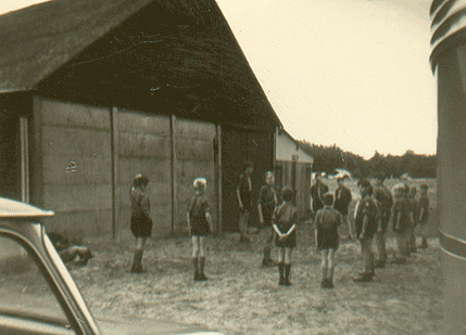 Openingsformatie Chirojongens bivak 1966 Retie