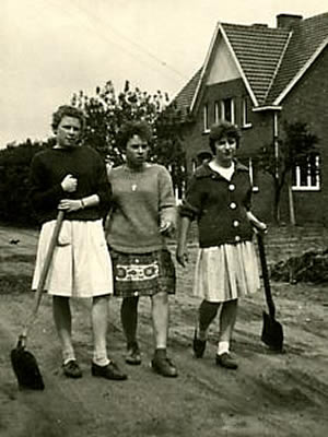 1969 op de "Asseweg" <br/>
Elza Jochmans, Jeannine Feytens en Nelly Trappeniers.
