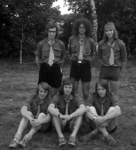 Bivak 1973 Herselt: groepsfoto Aspiranten.<br/>
Zittend van links naar rechts:<br> Luc Dewilder, Danny Mees, André Wij<br/>
Staand van links naar rechts:<br> Johan Deputter, Johan Morris, John Vrebos