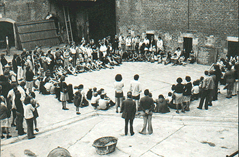 Bivak 1976 Glons - bezoekdag en aanleren van het bivaklied