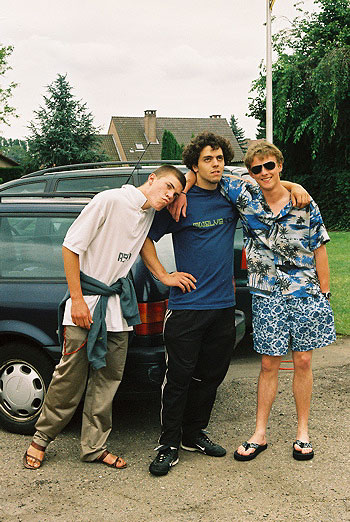 bivak 2004 Lanaken<br />
Sam Wijnants, Toon Morris, Gijs Justaert